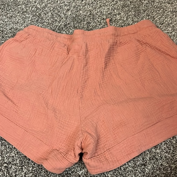Salman/coral pocket shorts - Picture 2 of 2